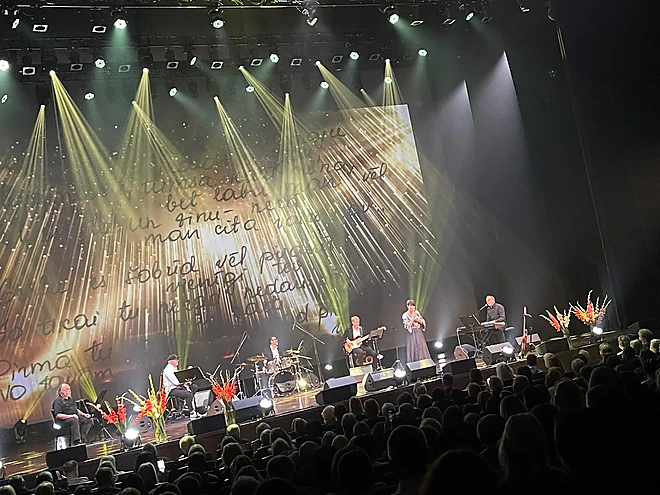 Pavadošā grupa VIA Madona